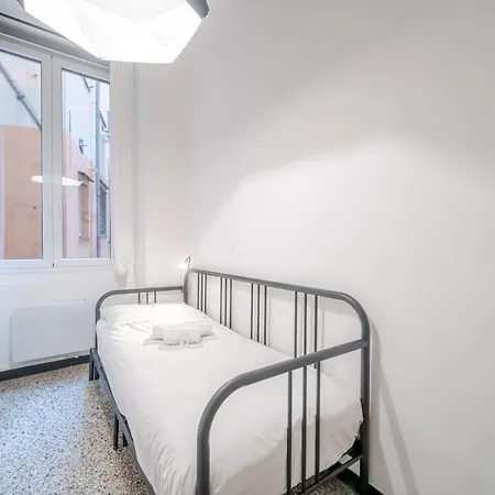 Central & Lovely In - Netflix! * Genoa