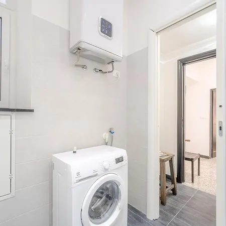 Apartment Central & Lovely In - Netflix! *